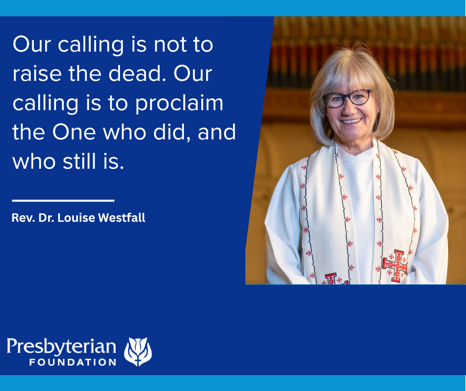 Una foto de la reverenda Dra. Louise Westfall con la cita: "Nuestra vocación no es resucitar a los muertos. Nuestra vocación es proclamar a Aquel que lo hizo, y que sigue haciéndolo"."